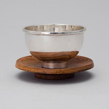 BERTEL GARDBERG, A SAUCE BOWL. Signed BG, Hopeatehdas Oy, Helsinki 1960.