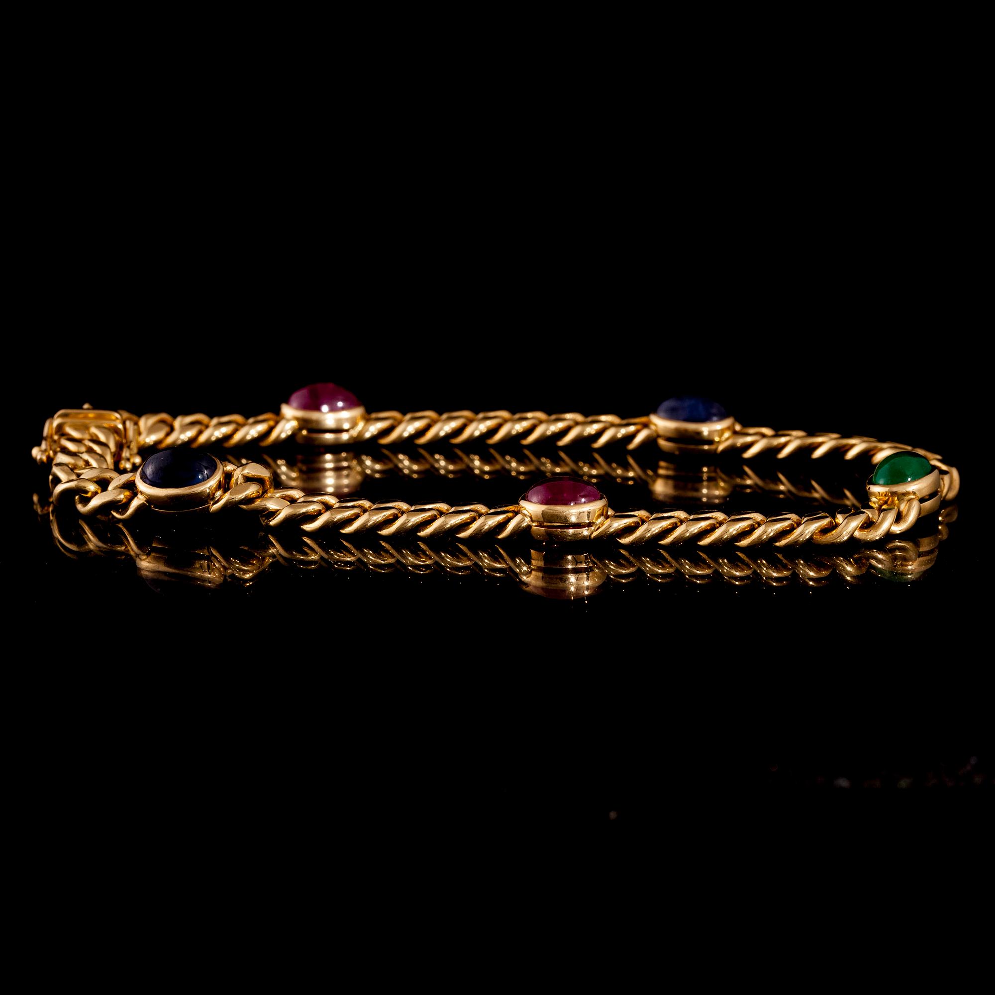 ARMBAND, 18K guld, safirer, rubiner, smaragd. 1988. Vikt ca 22,9 g.