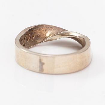 Pekka Piekäinen, Ring, sterlingsilver. Platinoro, Åbo 2008.