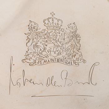 G. Wijland, Malja, kullattua hopeaa, Orania-Nassaun vaakunalla. Gouda, Hollanti 1989.