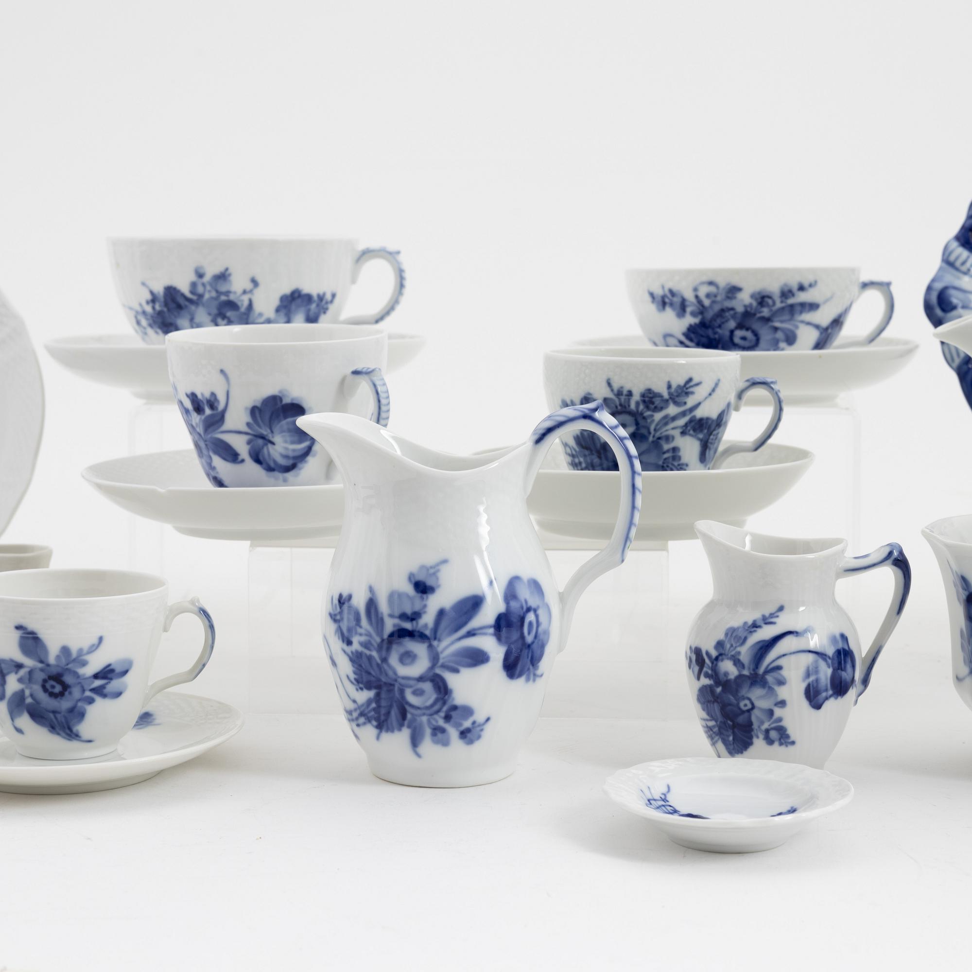 A Royal Copenhagen porcelaine coffee- and tea service (88 pieces).