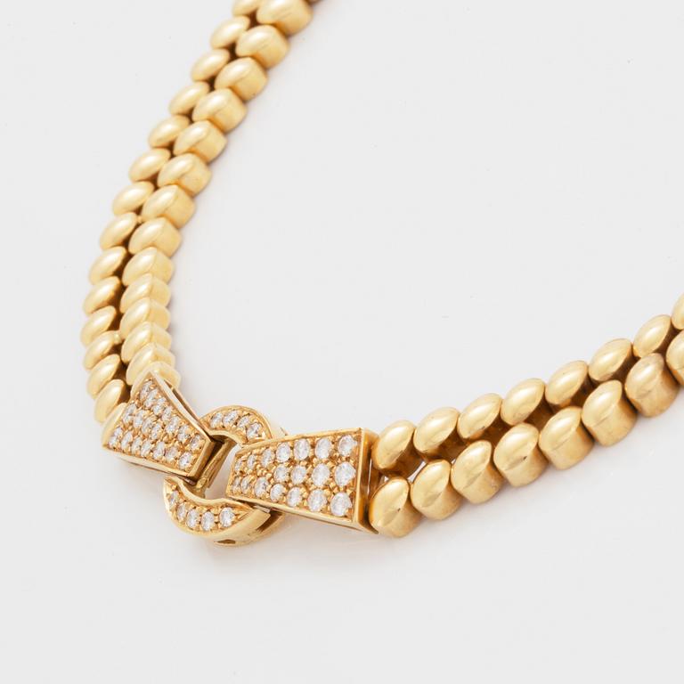 An 18K gold necklace and bracelet.