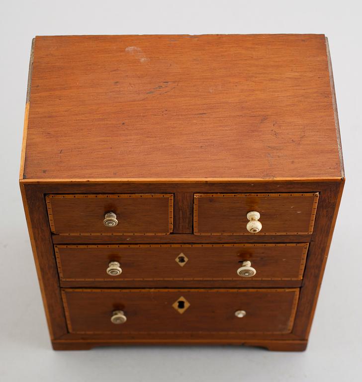 KRYDDBYRÅ, 1800-talets första hälft.