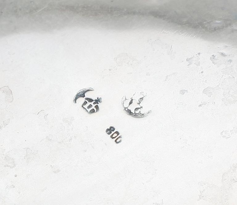 SKÅL, rokokostil, otydliga stämplar, omkring år 1900. Vikt ca 235 gram.