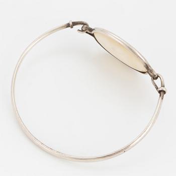 A Swedish 20th century Torun Bülow-Hübe bracelet, silver and mother-of-pearl.