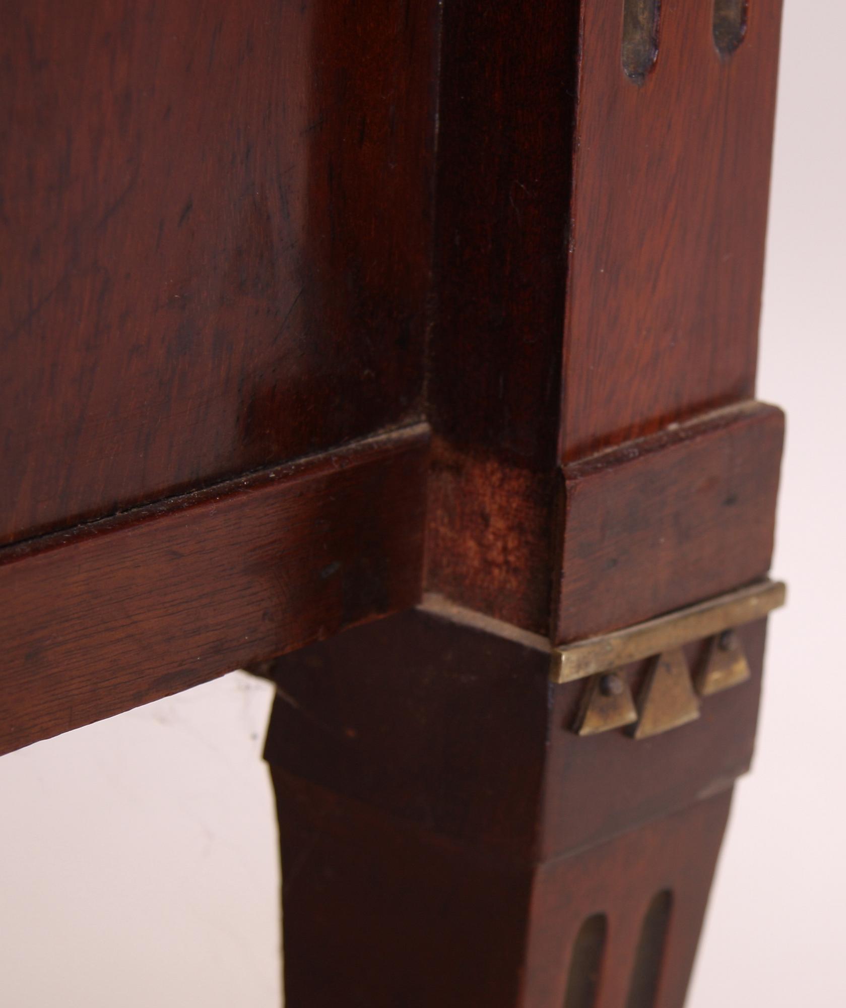 BYRÅ. Sengustaviansk omkring år 1800.