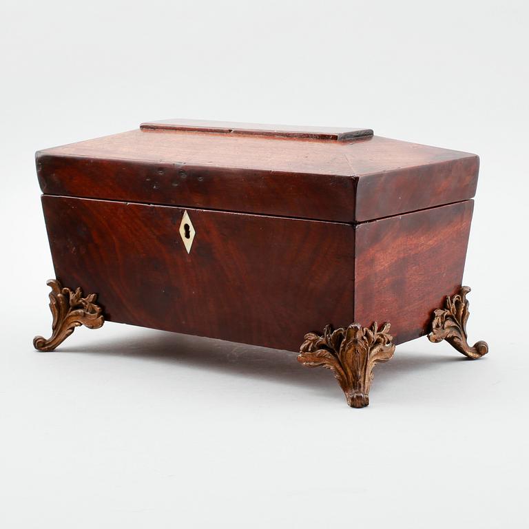 SKRIN, mahogny, England, 1800-talets andra hälft.