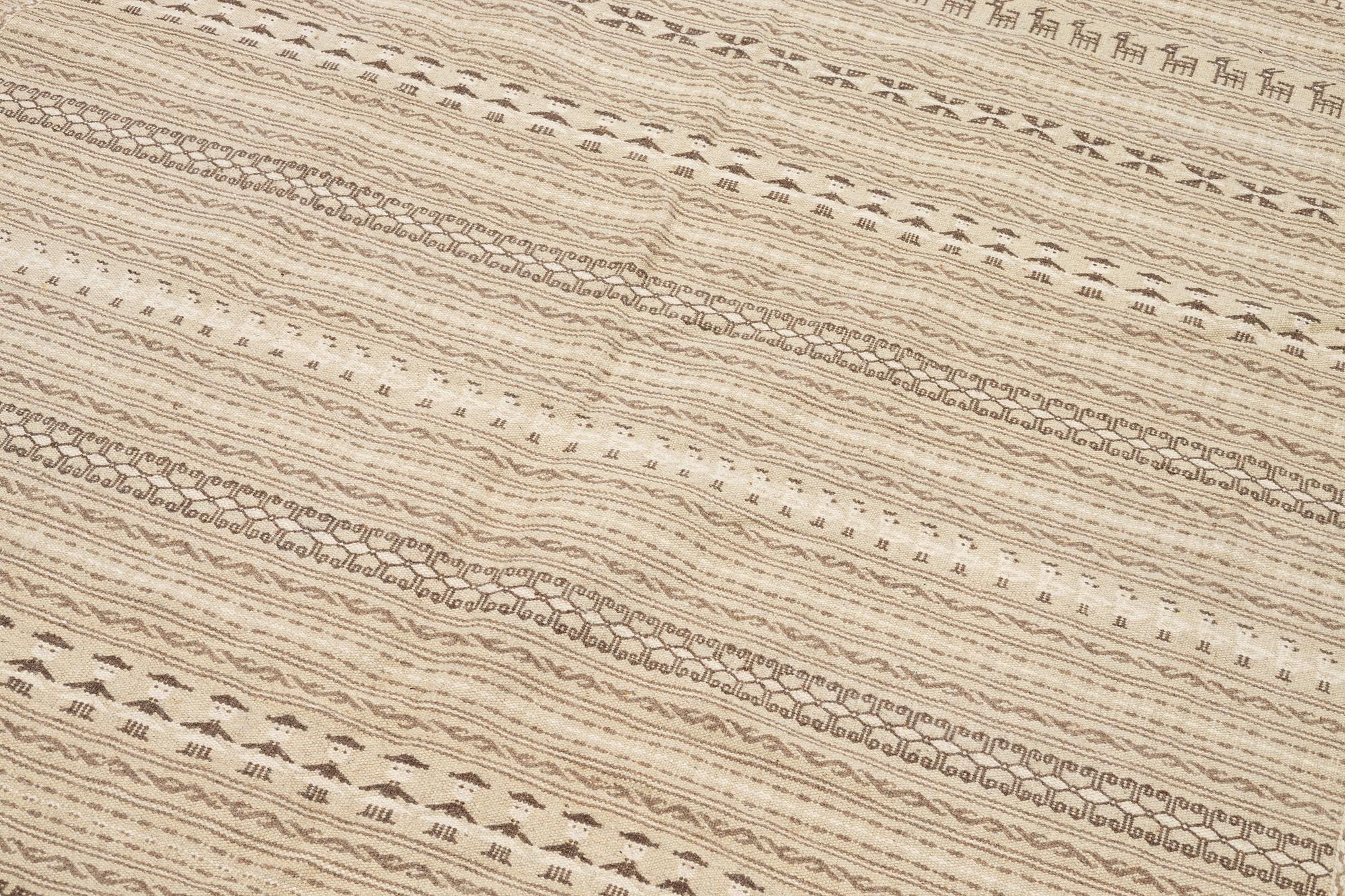 Matta, slätvävd, signerad AJ, ca 306 x 193 cm.