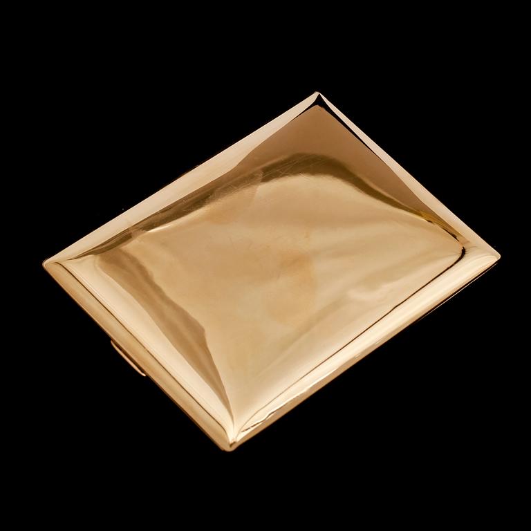 CIGARETTETUI, 18 k, CG Hallberg, Stockholm 1940. Vikt ca 133 g.