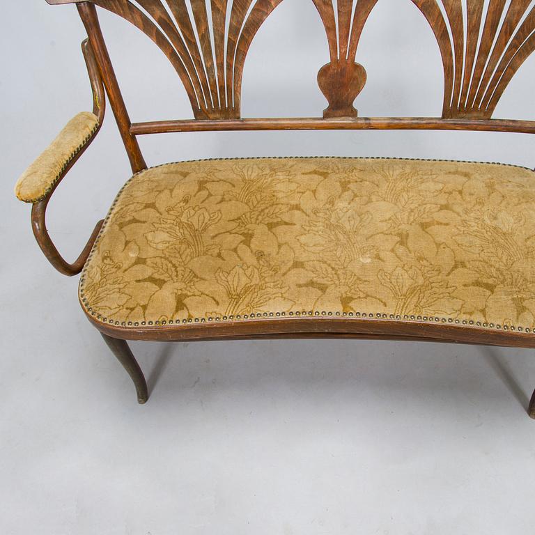 Thonet, 6 stolar, karmstol och soffa, Österrike, 1900-talets början.