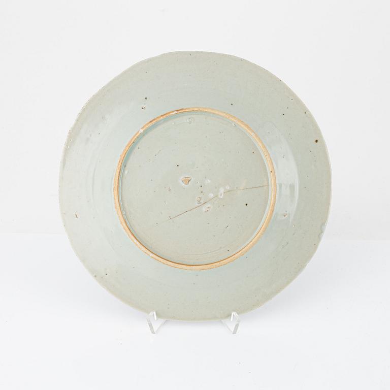 Tallrikar, 11 stycken samt flaska, porslin. Qingdynastin, 1800-tal.