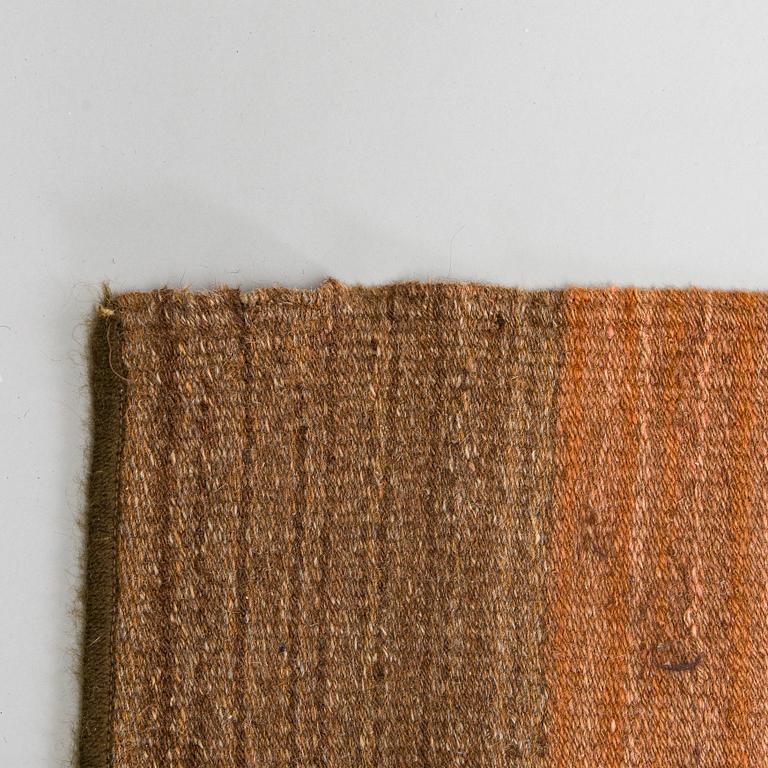 Greta Skogster-Lehtinen, A 1930s  flat weave carpet made probably by Mattokutomo Kiikka. Circa 205 x 300 cm.