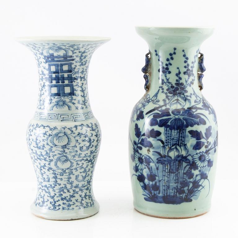 Two Chinese blue and white vases, early 20th centruy.