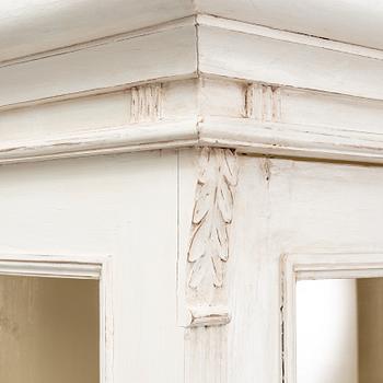 Vitrinskåp, omkring år 1900.