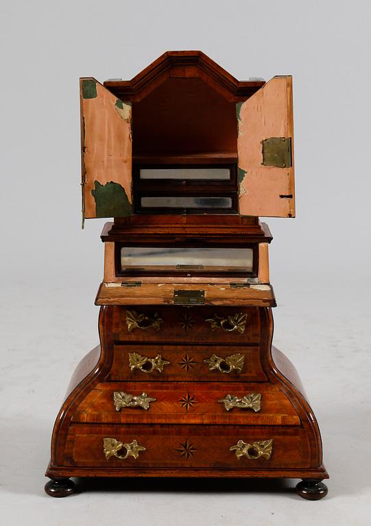 MINIATYRSKÅP, barock, 1700-tal.