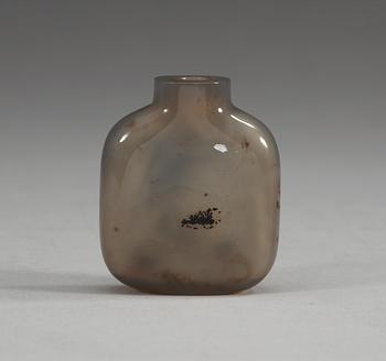 An agathe snuff bottle, Qing dynasty.