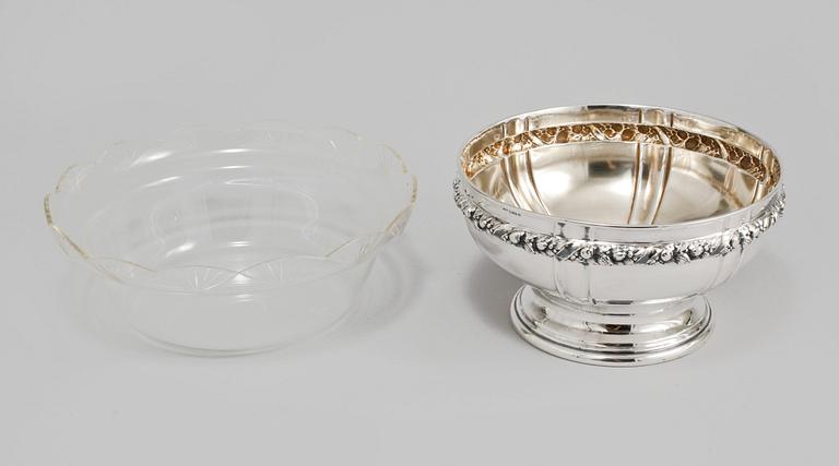 SKÅL, silver och glas, Göteborg, 1916, vikt exklusive glas 260 gram.