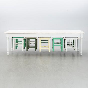 BORD MED PALLAR, modern tillverkning.