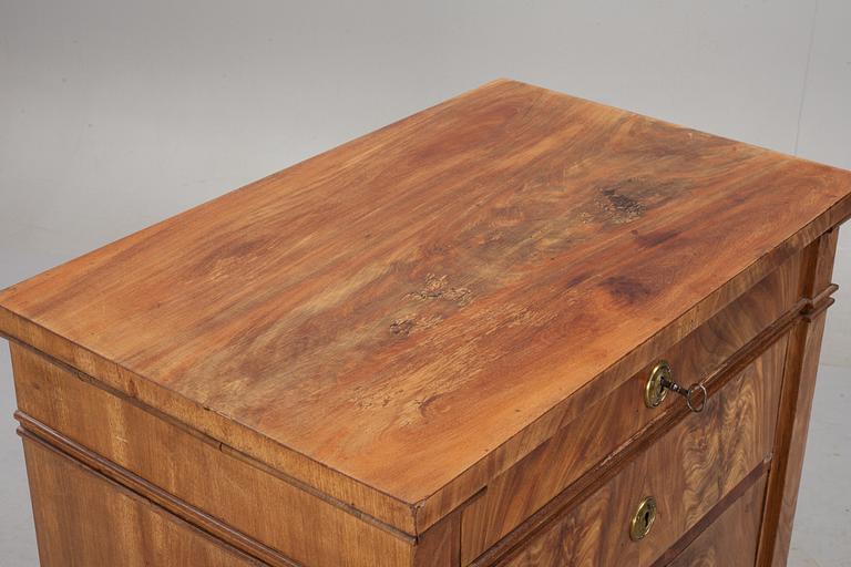 BYRÅ, empirestil, 1800-1900-tal.