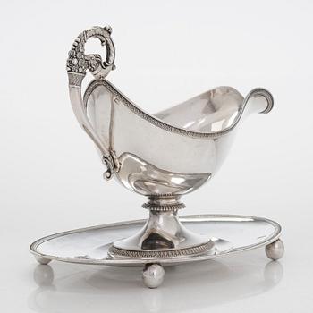 Kastikekannu, hopeaa, Ranska 1819-38. Mestarinleima GJAB. Myöhäisempire.