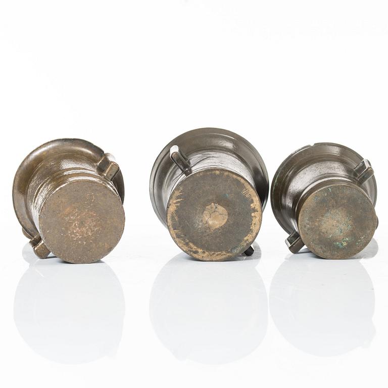 A set of three brass mortars with pestles, later part 18th century / early 19th century.