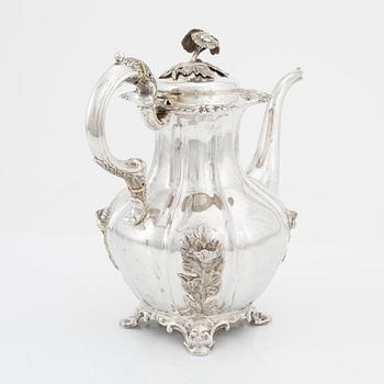 Kaffekanna, silver, nyrokoko, stämplar Växjö 1855, samt G Möllenborg, Stockholm 1869.