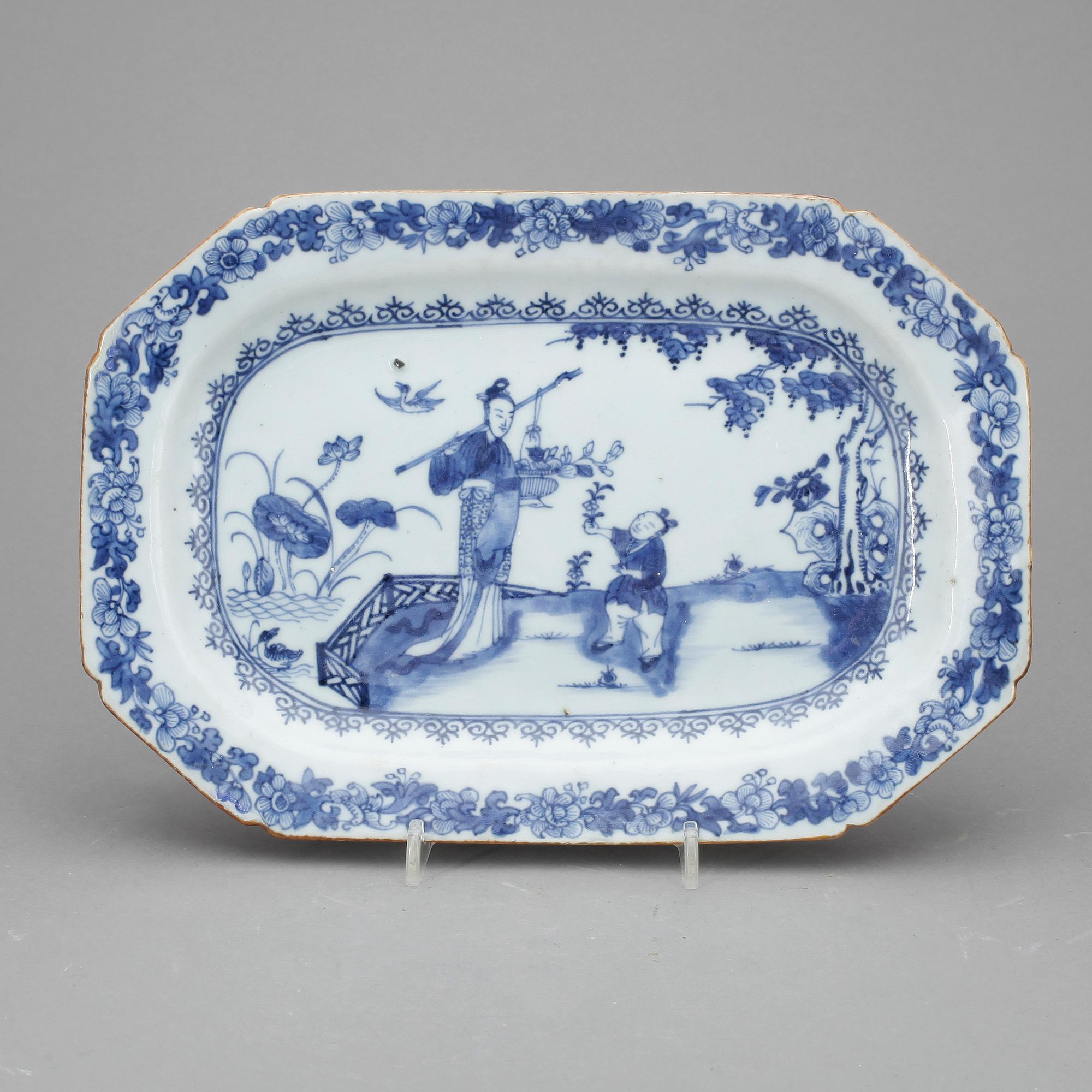 STEKFAT, porslin, Kina, Qing dynastin, Qianlong, 1700-tal.