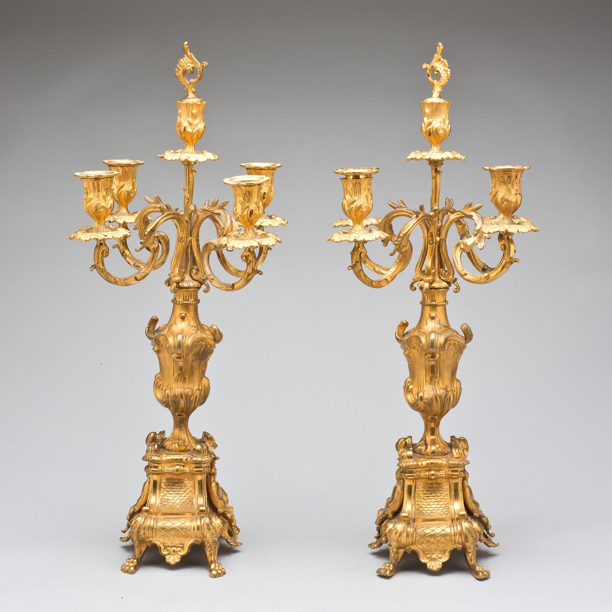 KANDELABRAR, ett par. Rokokostil. 1900-tal.