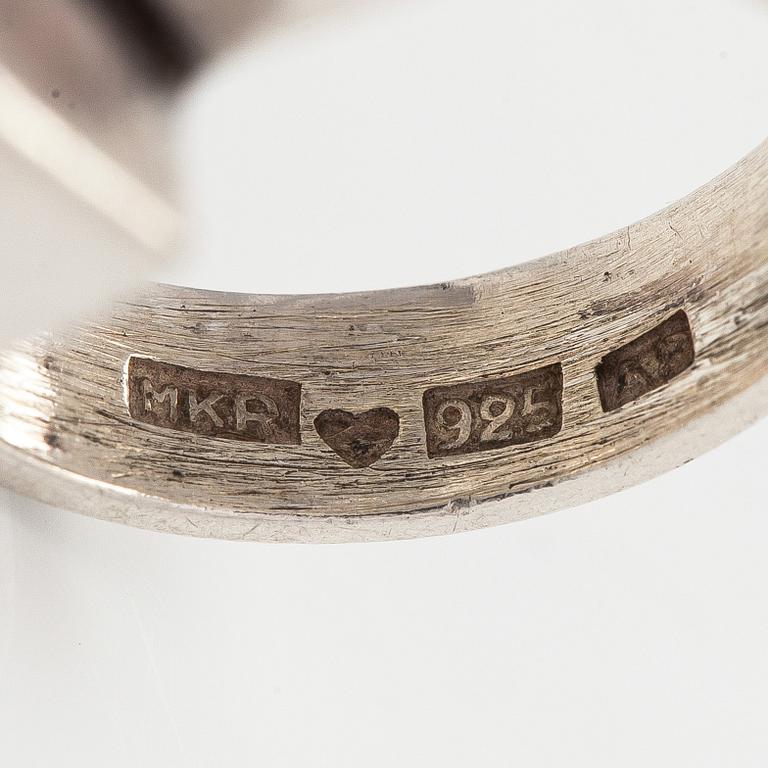 Helge Narsakka, ring, onyx, silver, Kaunis Koru, 1978.