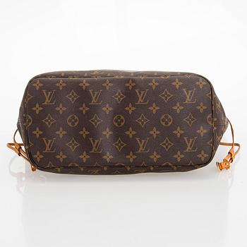 Louis Vuitton, a Monogram 'Neverfull MM' bag.