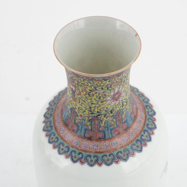 An egg shell porcelain vase, China, 20th century.