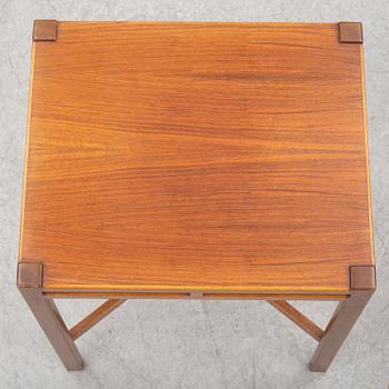 A pair of sidetables, model no 3323, second part of the 20th century.