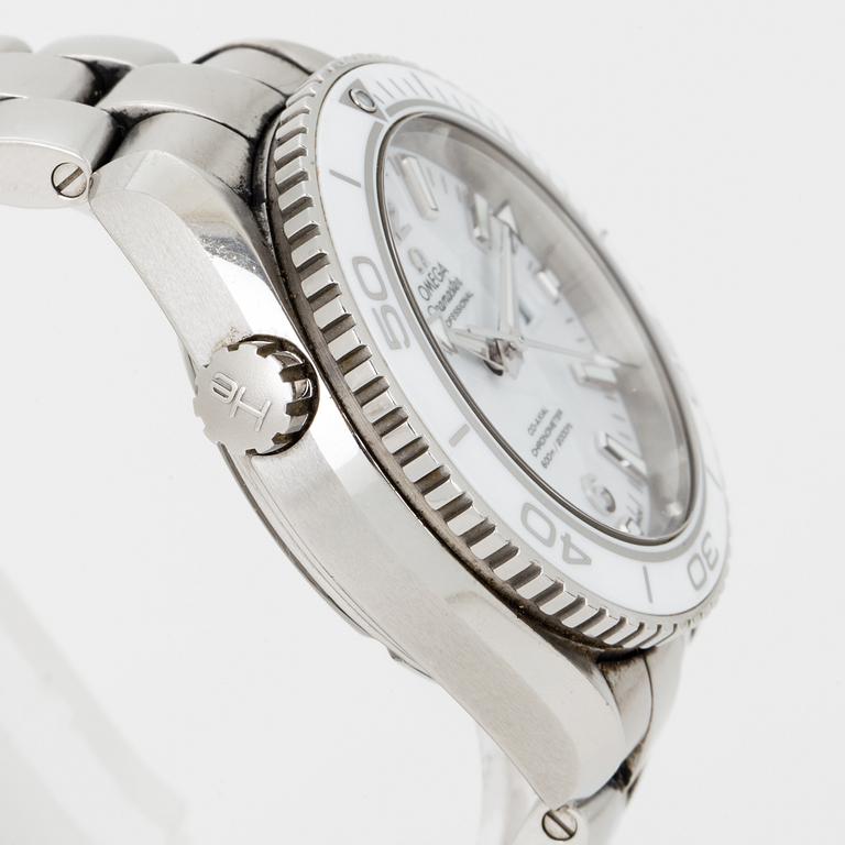 OMEGA, Seamaster, Professional (600m/2000ft), Planet Ocean 600M, Chronometer, wristwatch, 37,5 mm.