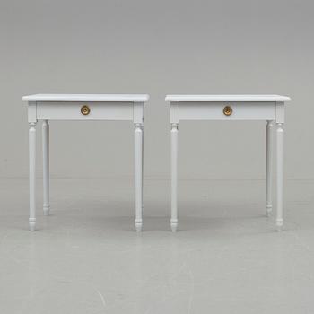 SÄNGBORD, ett par. 1900-talets mitt.