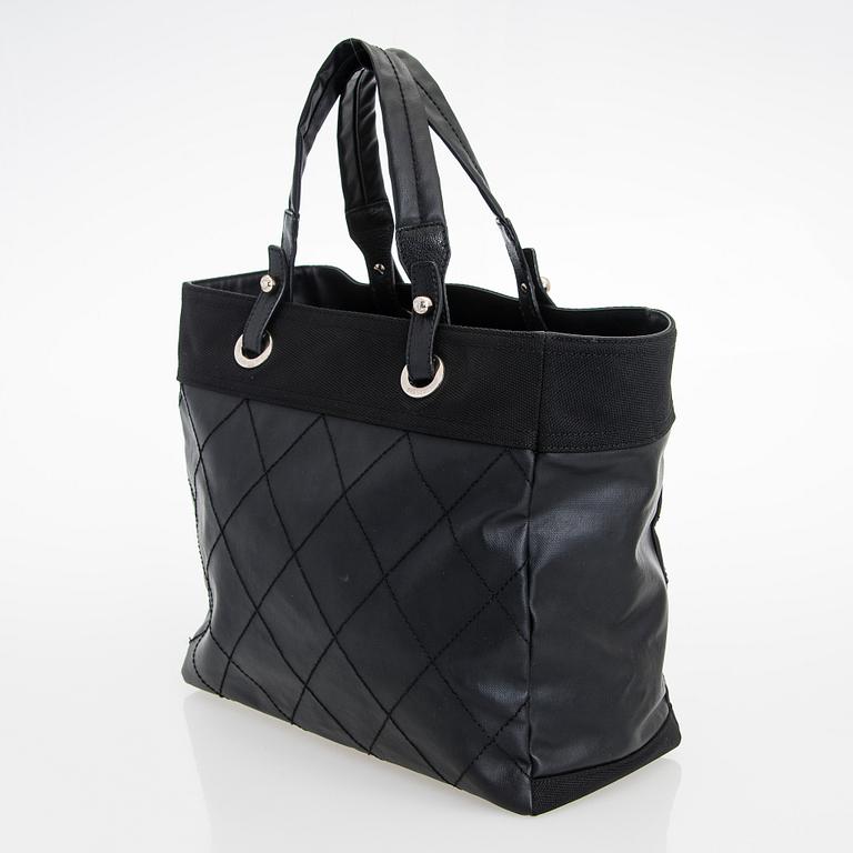 Chanel, A 'Biarritz' bag.