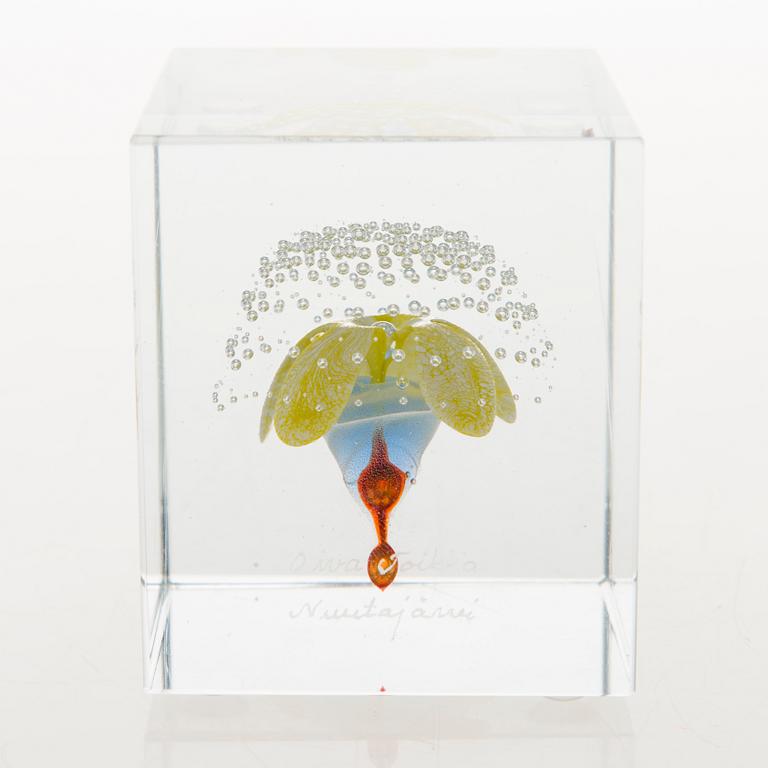 OIVA TOIKKA, An annual glass cube, signed Oiva Toikka Nuutajärvi.