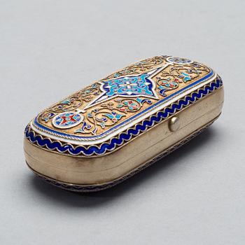 CIGARETTETUI, cloisonné emalj och förgyllt silver, St:Petersburg 1880-tal, Hlebnikov, vikt 124 g.