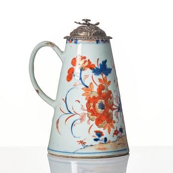 An imari coffee pot, Qing dynasty, early 18th Century.