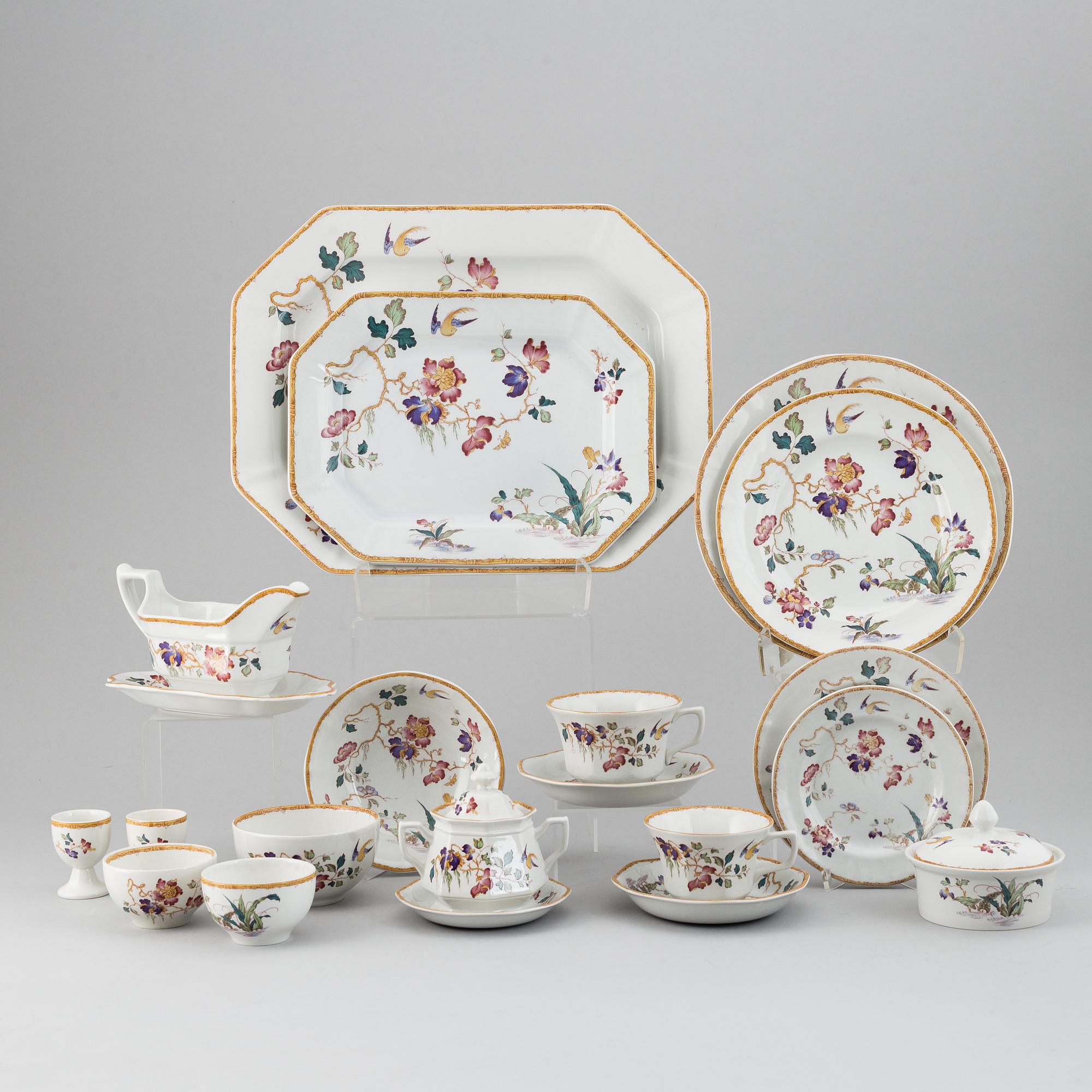 A part 'Devon Rose' dinner and coffee/teaservice, England, Wedgwood, designed 1971-1991 (68 pieces).