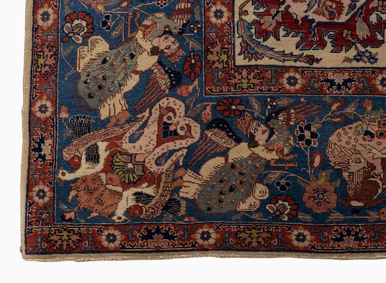 A semi-antique Tabriz ‘Zir Khaki' carpet, ca 366 x 251 cm.