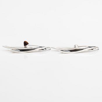 Elis Kauppi, RIntaneuloja, 2 kpl, hopeaa ja tiikerinsilmä. Kupittaan kulta, Turku 1959 ja 1962.