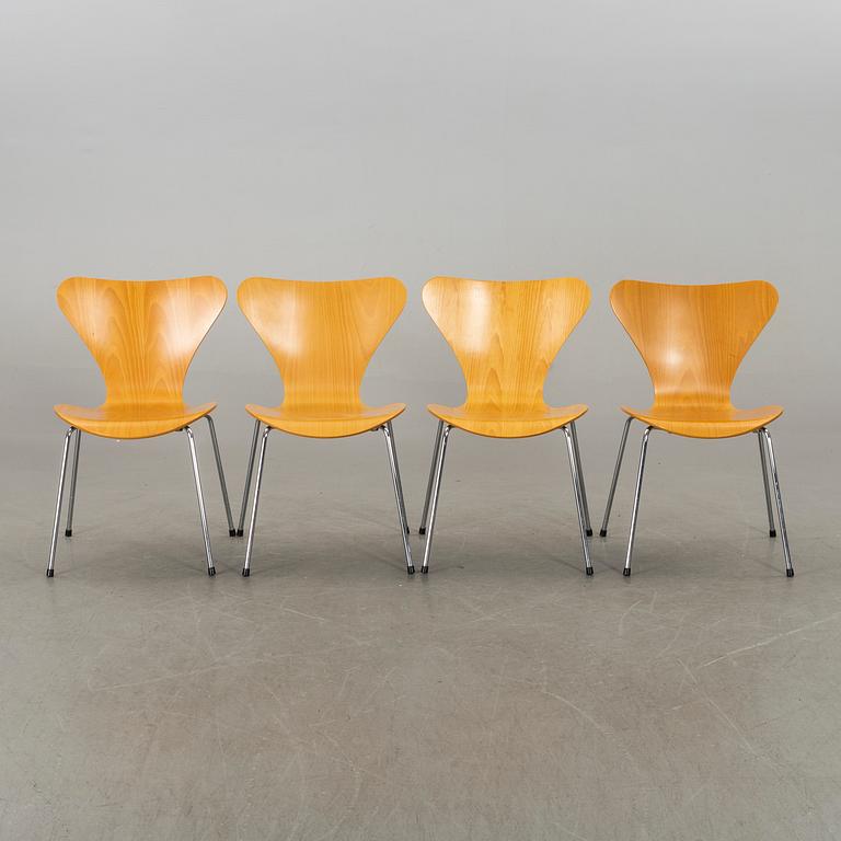 ARNE JACOBSEN, A set four Sjuan chairs.