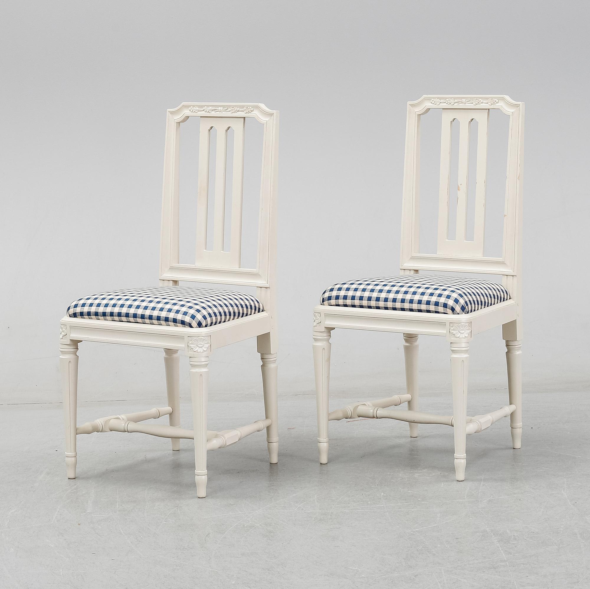 A set of ten 'Odenslunda' IKEA chairs.