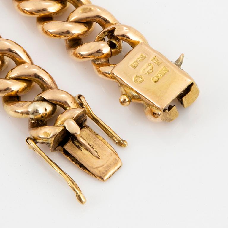 18K gold bracelet.