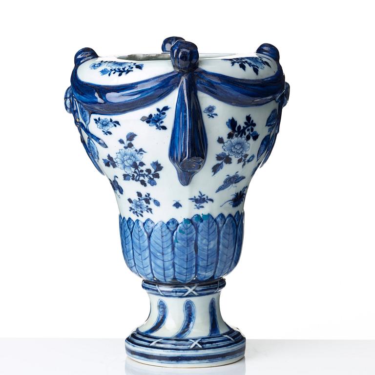 A blue and white vase, Qing dynasty, Qianlong (1736-95).