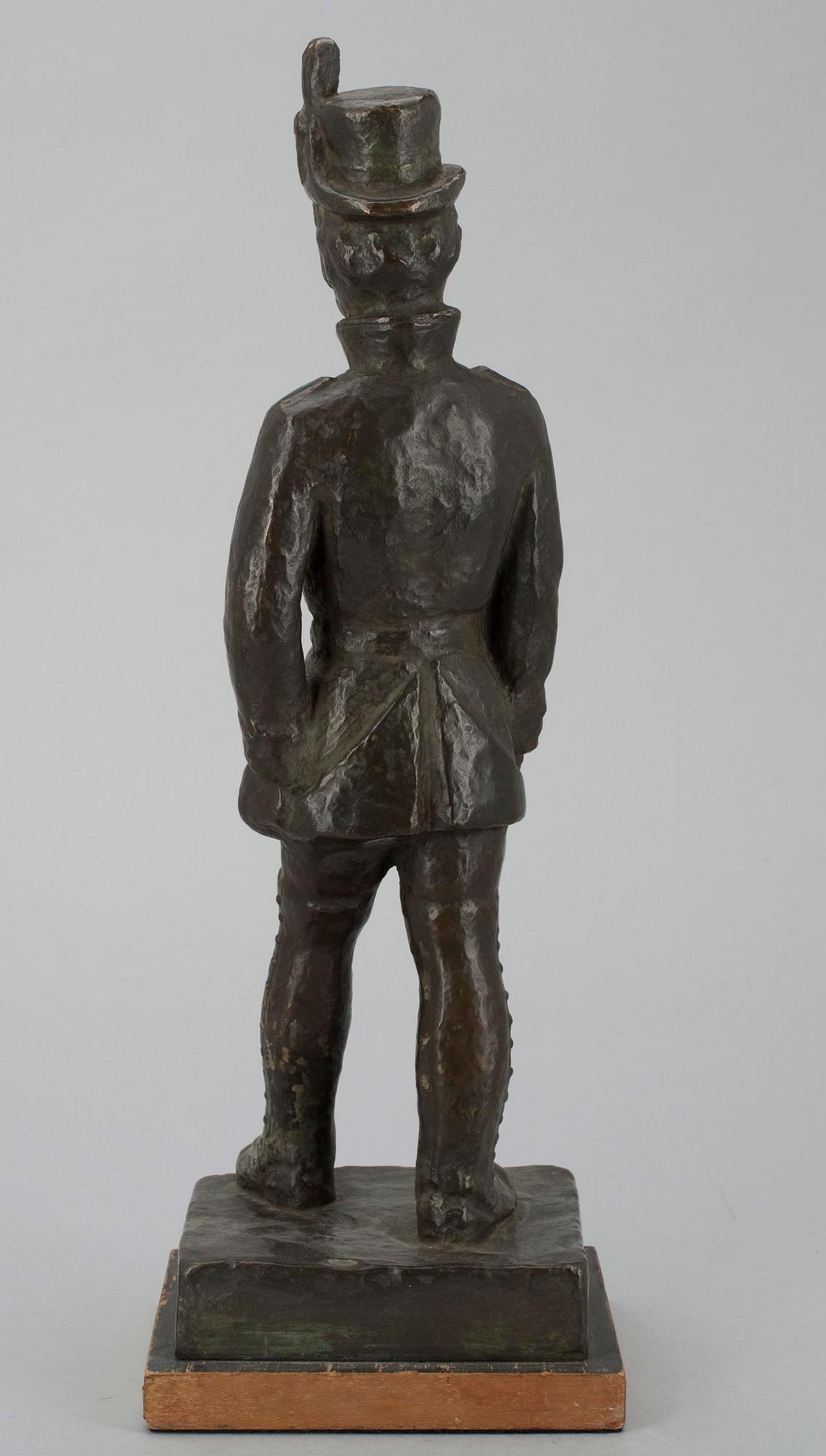 VEIKKO JALAVA, brons, sign. Karjalan jääkäri 1788-1809.