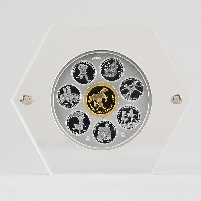 Collector's coin, Astrid Lindgrens kära barn, 1 kilo of silver, numbered 294/750, Mynthuset Sverige 2002.