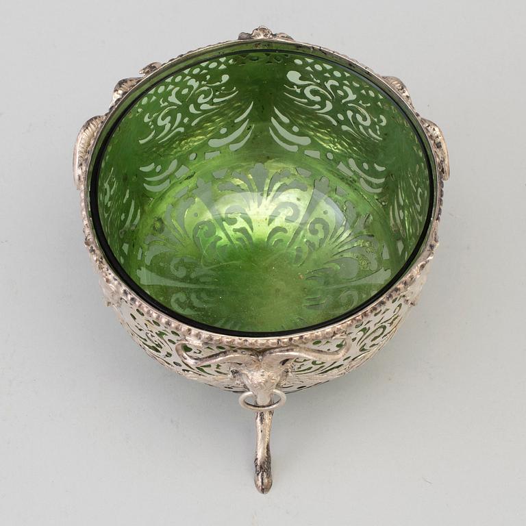 A GERMAN SILVER SWEET MEAT BOWL, first half of the 20th century.