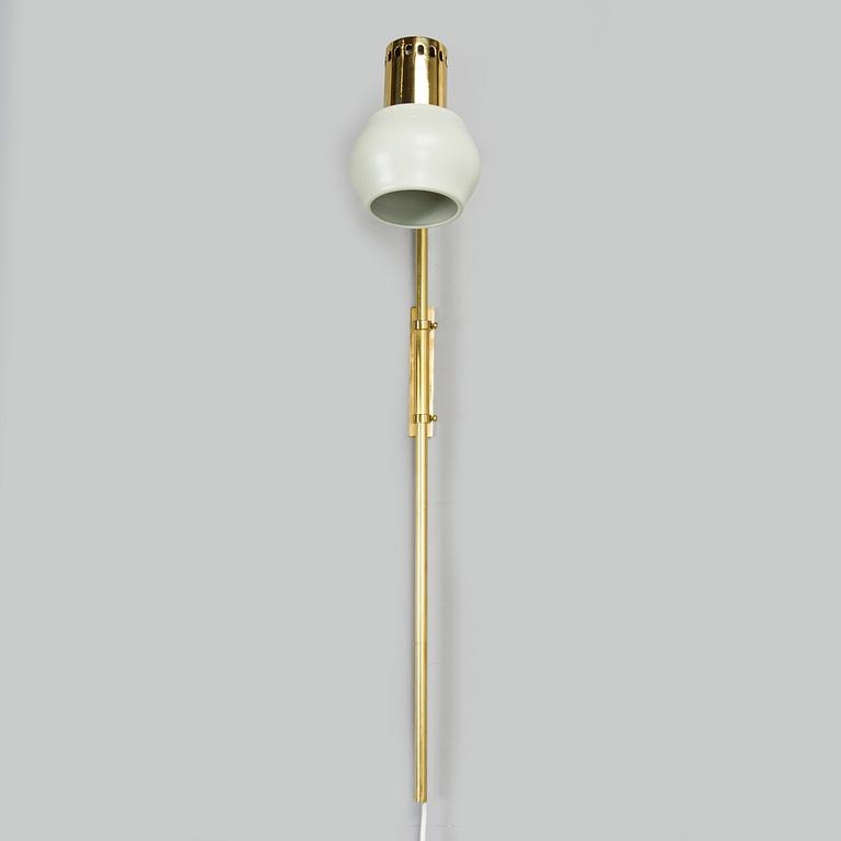 Ilmari Tapiovaara, a 1960s wall light for Metallikolmikko Oy.