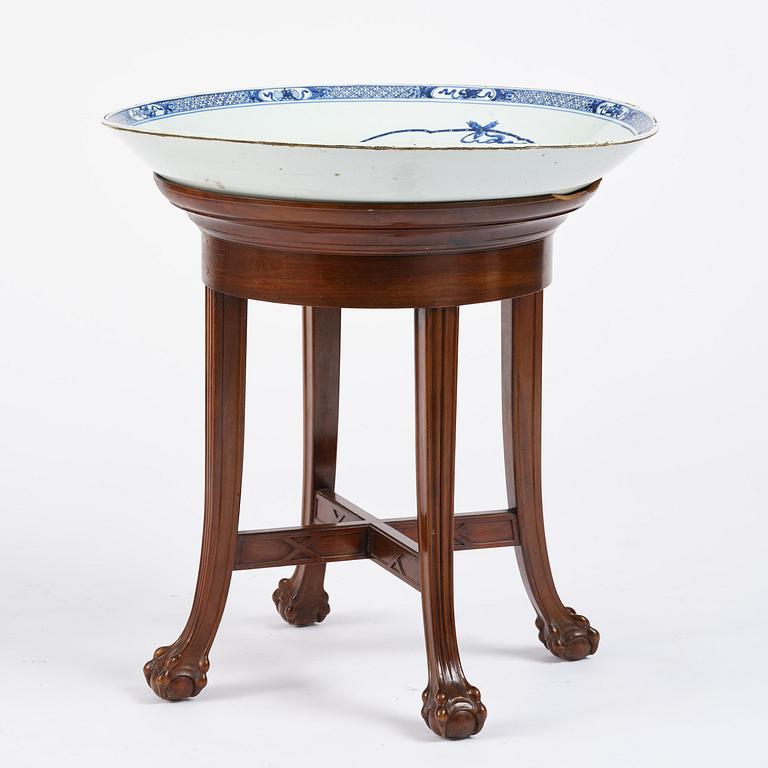 A massive blue and white charger, Qing dynasty, early Kangxi (1662-1722) with a Yu Tang Jia Qi mark.